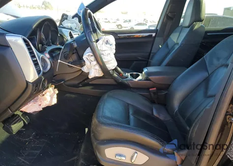 2013 Porsche Cayenne z USA, uszkodzony, nr VIN WP1AA2A23DLA11204